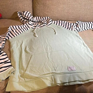 ORVIS WOMEN GREEN BLUE WHITE HOODIE PULLOVER KANGAROO POCKET/LONG SLEEVE